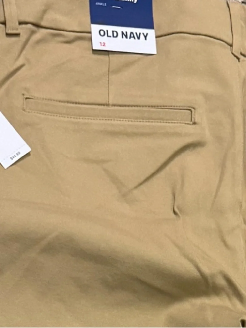 Old Navy Women's Pixie Skinny Ankle Khaki Pants Size 12 Brand New With Tags